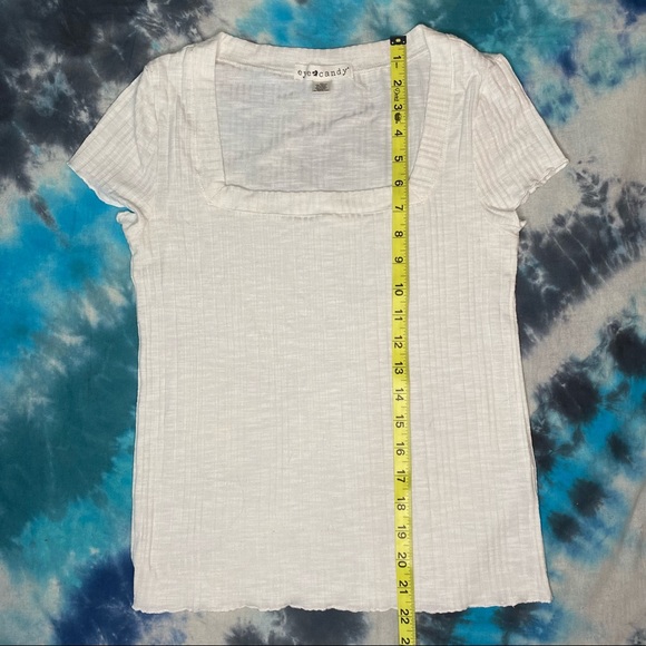 Ribbed White Tee with Square Neckline and Ruffled Edging - Picture 4 of 5